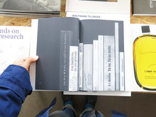 Load image into Gallery viewer, Sadie Plant – Comment lire a bookshelf in einem Buch