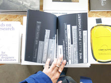 Load image into Gallery viewer, Sadie Plant – Comment lire a bookshelf in einem Buch