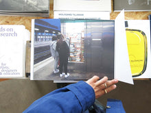 Load image into Gallery viewer, Sadie Plant – Comment lire a bookshelf in einem Buch