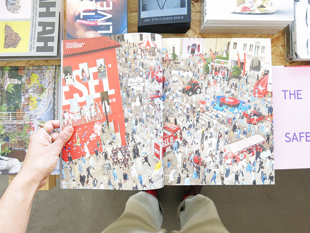 アート・デザイン・音楽 a magazine curated by Glenn Martens A Magazine 27: Curated by Glenn Martens – Perimeter Books