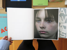 Load image into Gallery viewer, Jet Swan – Material