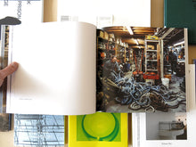 Load image into Gallery viewer, Stephan Balkenhol &amp; Jeff Wall - Figure on Display