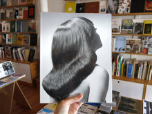 Load image into Gallery viewer, GAECHTER+CLAHSEN – Fünf Finger Föhn Frisur