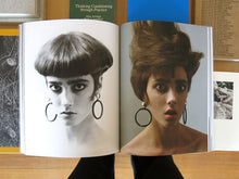 Load image into Gallery viewer, GAECHTER+CLAHSEN – Fünf Finger Föhn Frisur