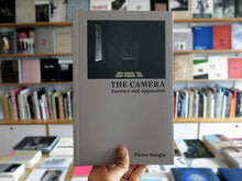 Load image into Gallery viewer, Victor Burgin – The Camera: Essence and Apparatus